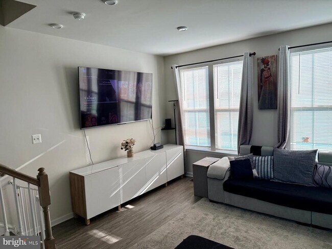 Building Photo - 7515 Mundell Rd