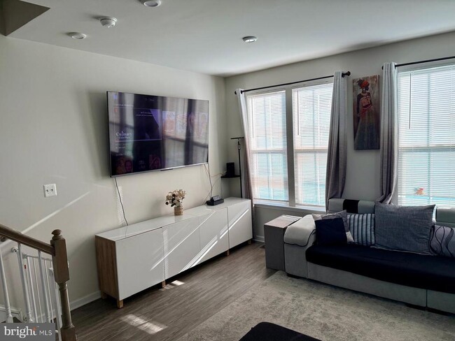 Foto del edificio - 7515 Mundell Rd