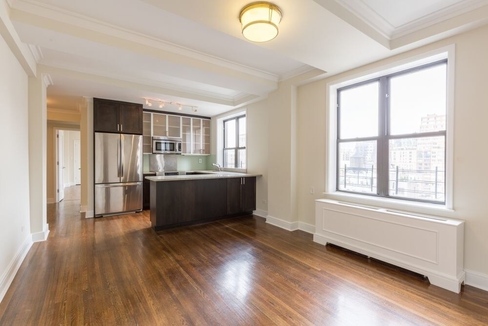 Primary Photo - 201 W 70th St