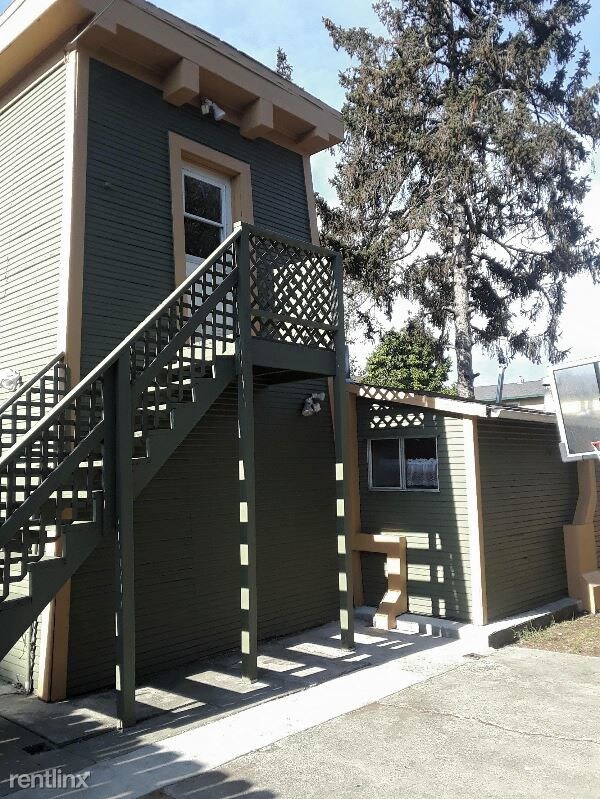 Building Photo - 441 Bartlett Ave