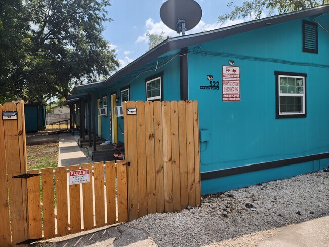 Building Photo - 522 Aaron Plz