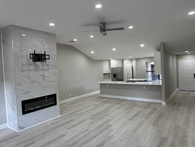 Foto del edificio - 2415 Amber Hill Ln