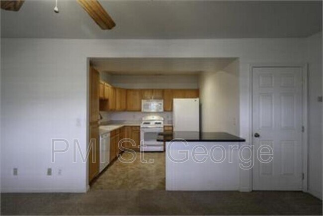 Building Photo - 35 E 600 S