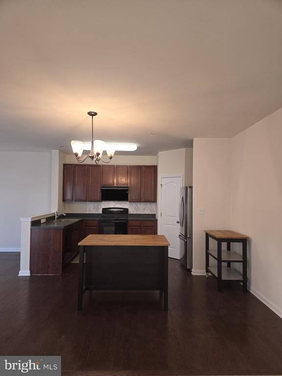 Building Photo - 303 Ellis Ct