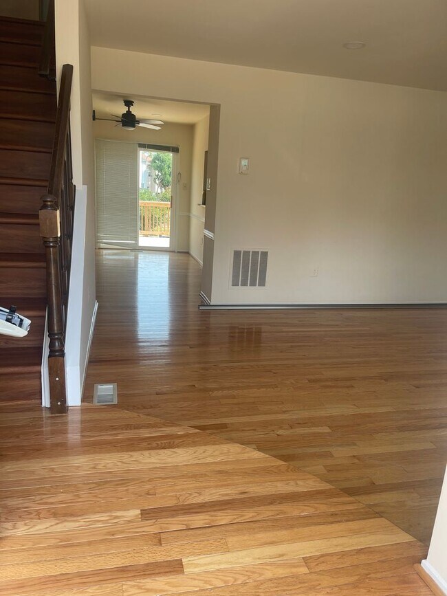 Building Photo - WELL MAINTAINED 3 LEVEL TOWNHOUSE WITH 3.5...