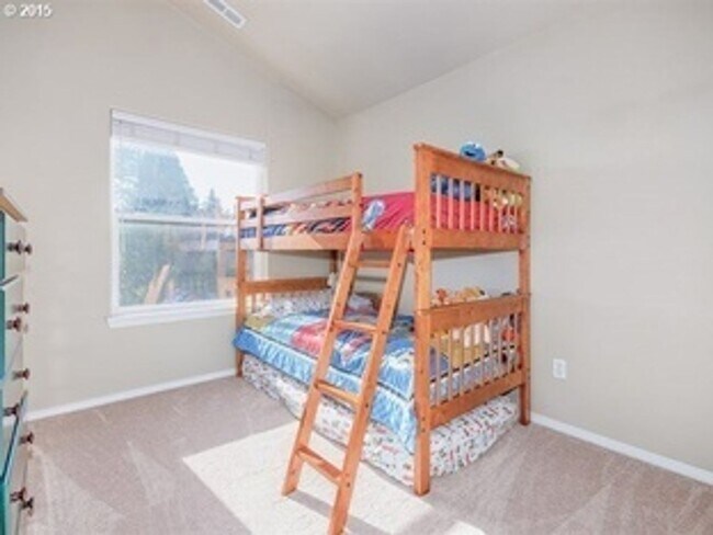 Building Photo - Wonderful Townhome Near Costco w/ Garage!