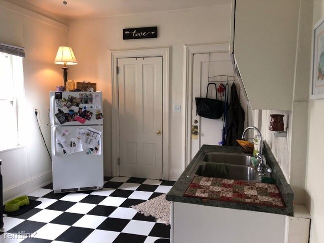 Building Photo - 1 br, 1 bath Apartment - 2625 S Lenox St
