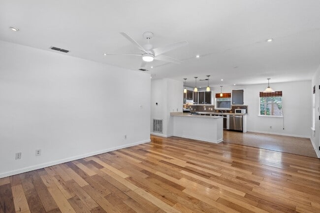 Building Photo - 1211 Delano St