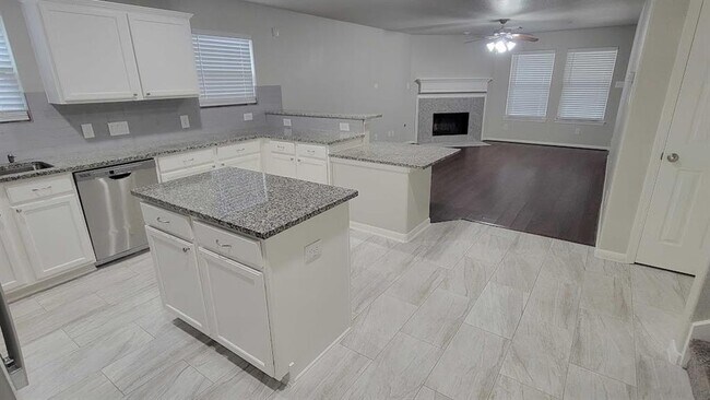 Foto del edificio - 8402 Orchard Mist Ln