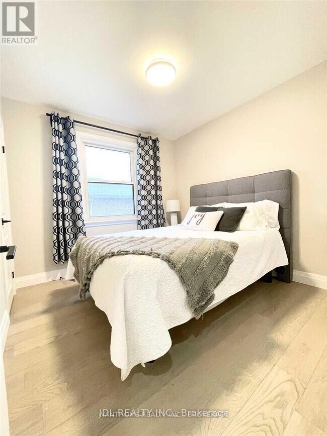 Building Photo - 379 Alper St