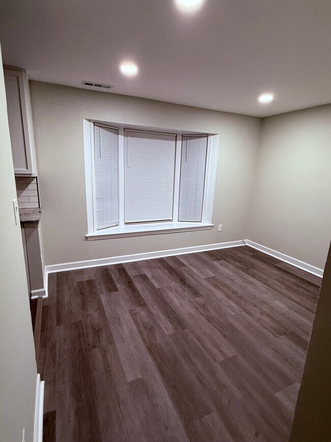 Comedor - 1901 Addison Rd S