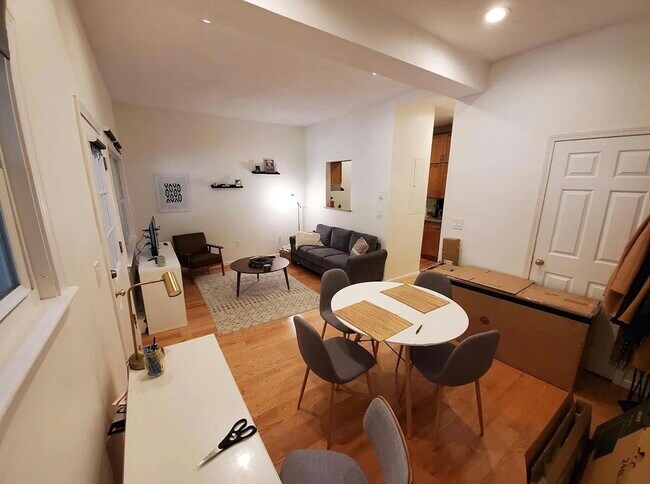 Foto del edificio - 28 E Springfield St