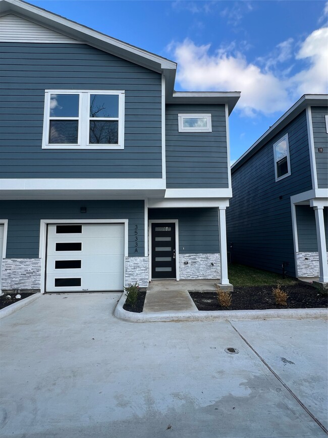 Building Photo - 3533 Alderfer St