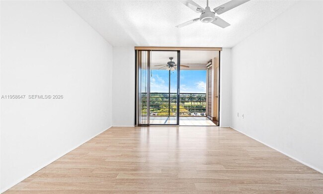 Foto del edificio - 1000 St Charles Pl