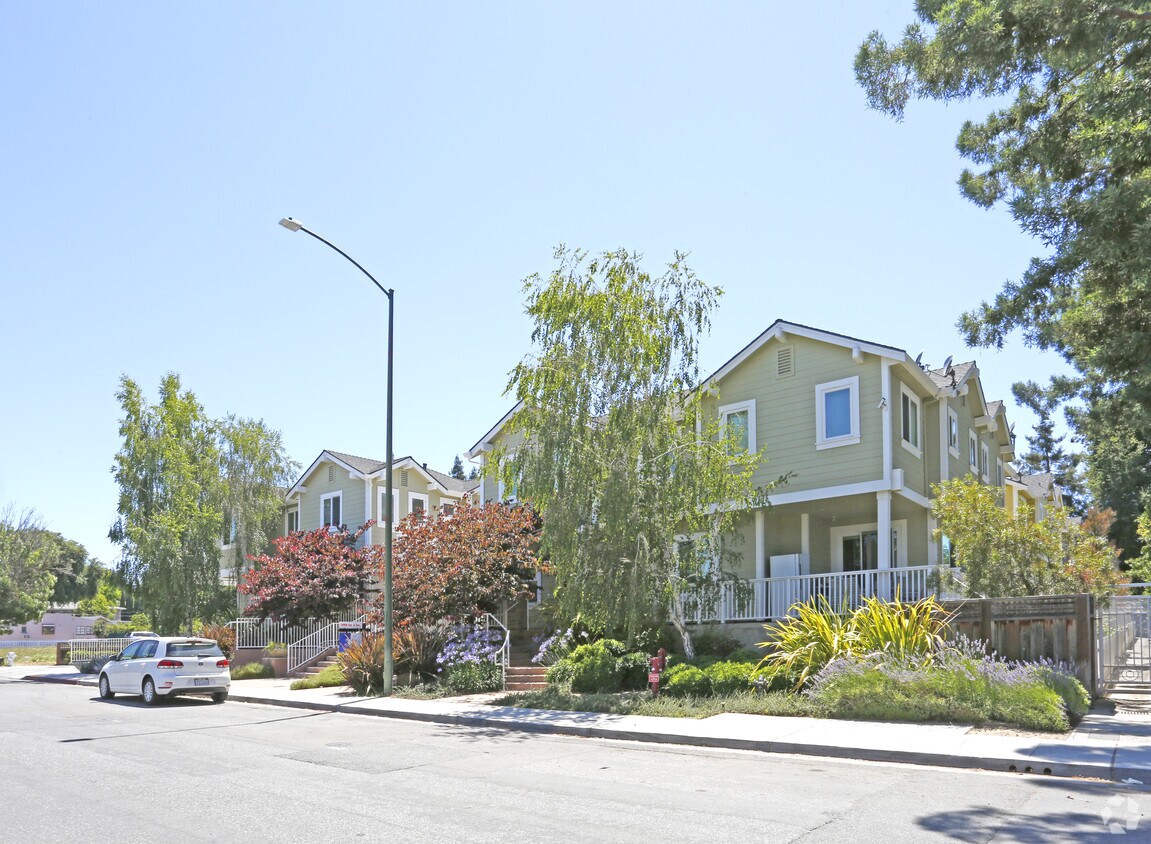 Primary Photo - Centre Pointe