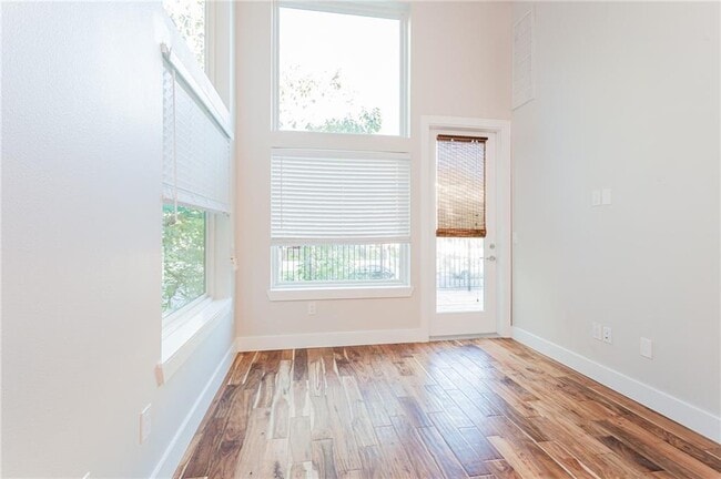 Foto del edificio - 2509 Del Curto Rd