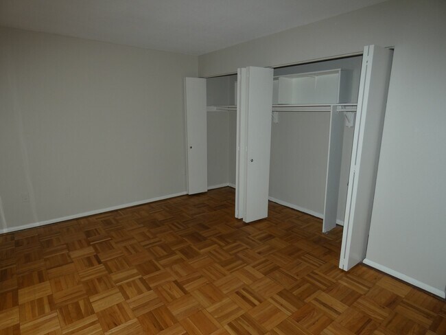 Building Photo - Renovated 1BR, 1BA + Garage Space. 2 Block...