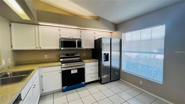 Foto del edificio - 14772 Laguna Beach Cir