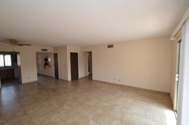 Building Photo - 731 S Pantano Pkwy