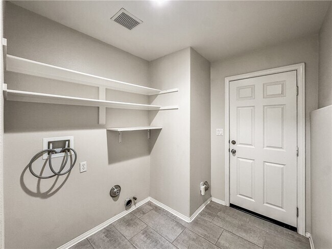 Foto del edificio - 20546 Earl St