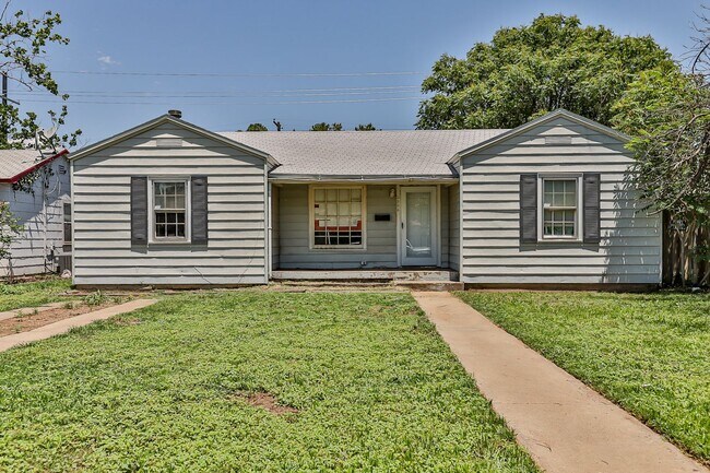 Building Photo - Pre-Leasing Summer 2023: Spacious 4/2,