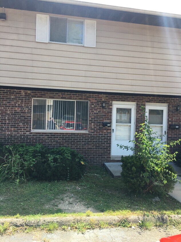 1305 W Jeth Ct, Peoria, IL 61614 House for Rent in Peoria, IL