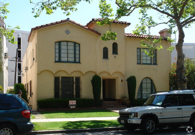 Building Photo - 136 S Oakhurst Dr