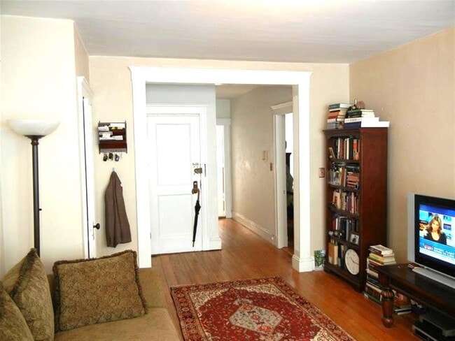 Building Photo - 353 Harvard St