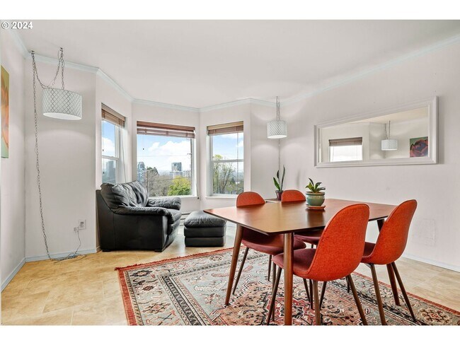 Building Photo - **$500 OFF FIRST FULL MONTHS RENT** Most U...