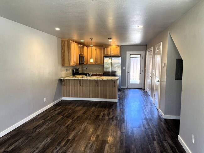 Foto del edificio - (1X) 1492-1498 Rohnerville [PRM: Henry]