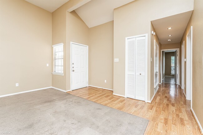 Building Photo - 3 br, 2 bath House - 821 Clark Trail