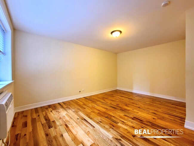 Building Photo - 555 W Arlington Pl