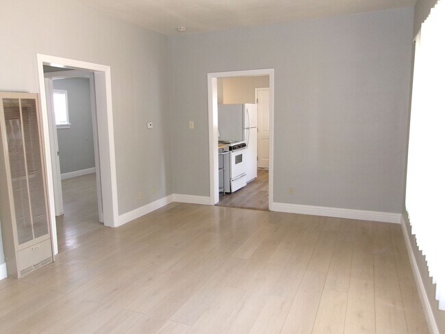 Building Photo - Newly Remodeled 2 Bedroom 1 Bath Home in S...
