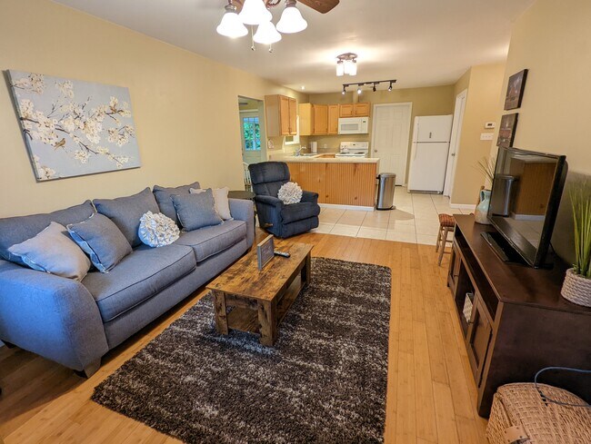 Building Photo - 613 Edgefield Rd