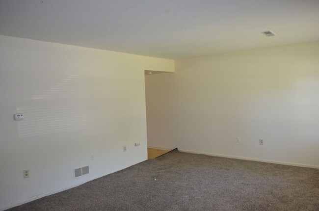 Foto del edificio - 4819 Meadow Lark Ln