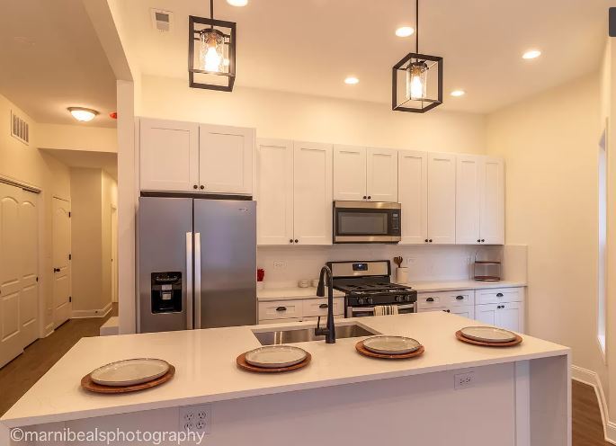 Kitchen - 6355 S Maryland Ave