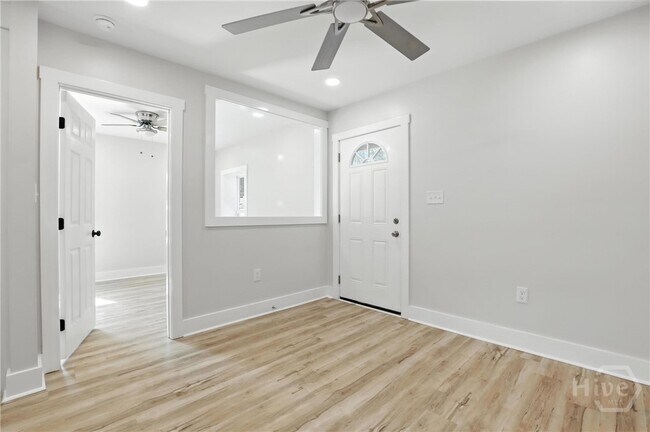 Foto del edificio - 1110 E Duffy St