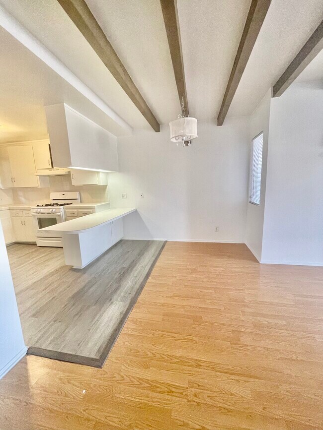 dining - 2530 Hermosa Ave