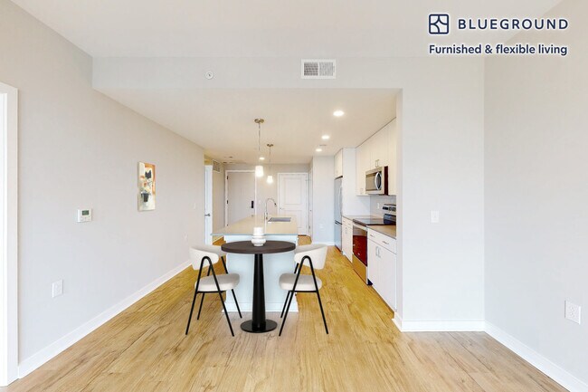 Building Photo - 555 President St