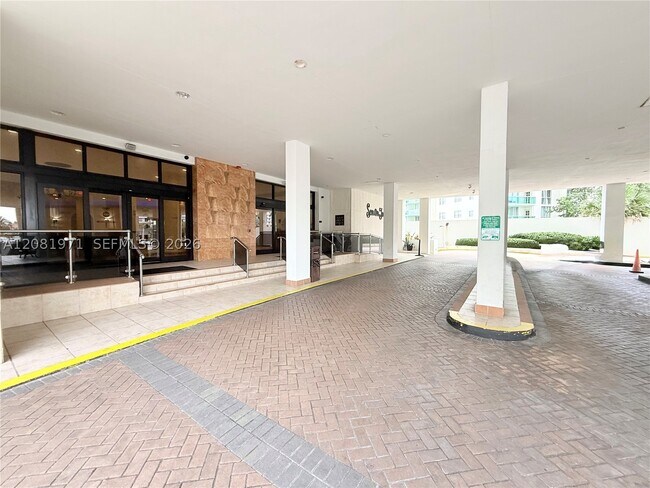 Foto del edificio - 3725 S Ocean Dr