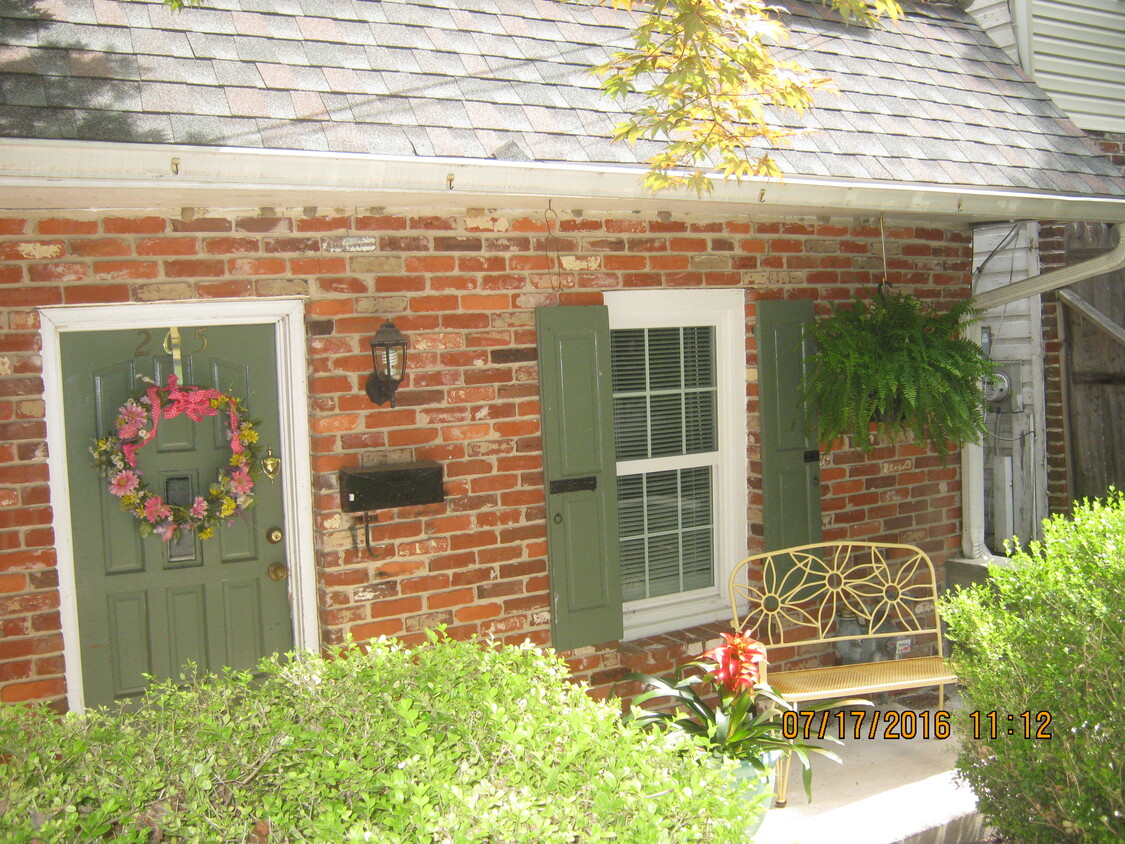 Primary Photo - 205 Chestnut St