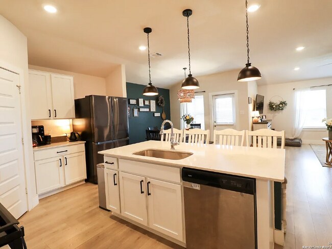 Building Photo - 5544 Jewel Curv