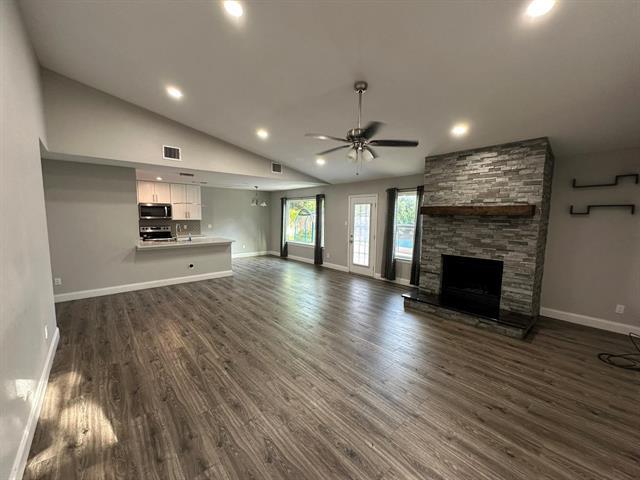 Building Photo - 927 S Riverside Dr
