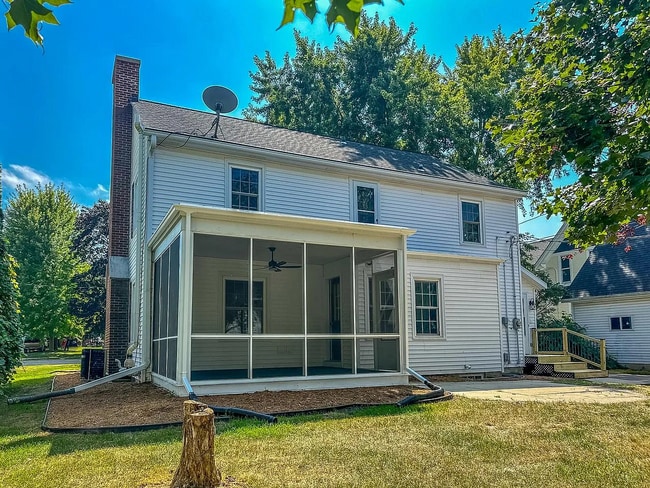 Building Photo - 418 E Brown St