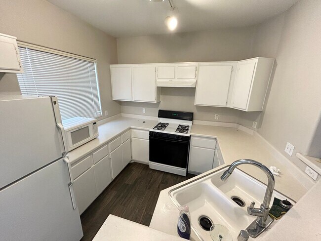Foto del edificio - Gated Community Comfort – 2 Bed, 2 Bath Be...