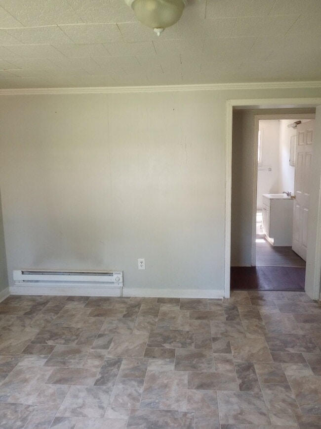 Building Photo - "Charming 2-Bedroom Home with Hardwood Elegance in Spartanburg!"