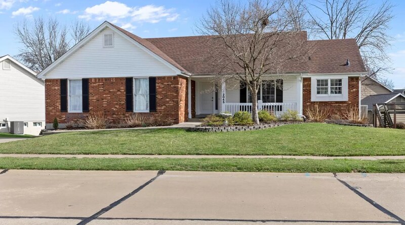 Primary Photo - 2045 Autumn Wood Dr