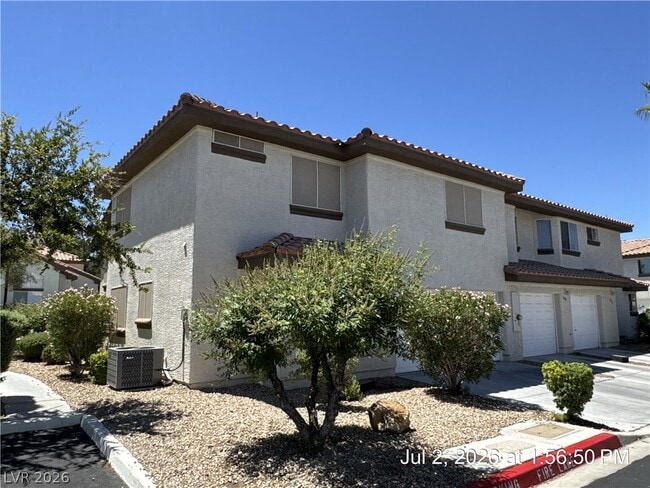 Building Photo - 1025 Allure Dr