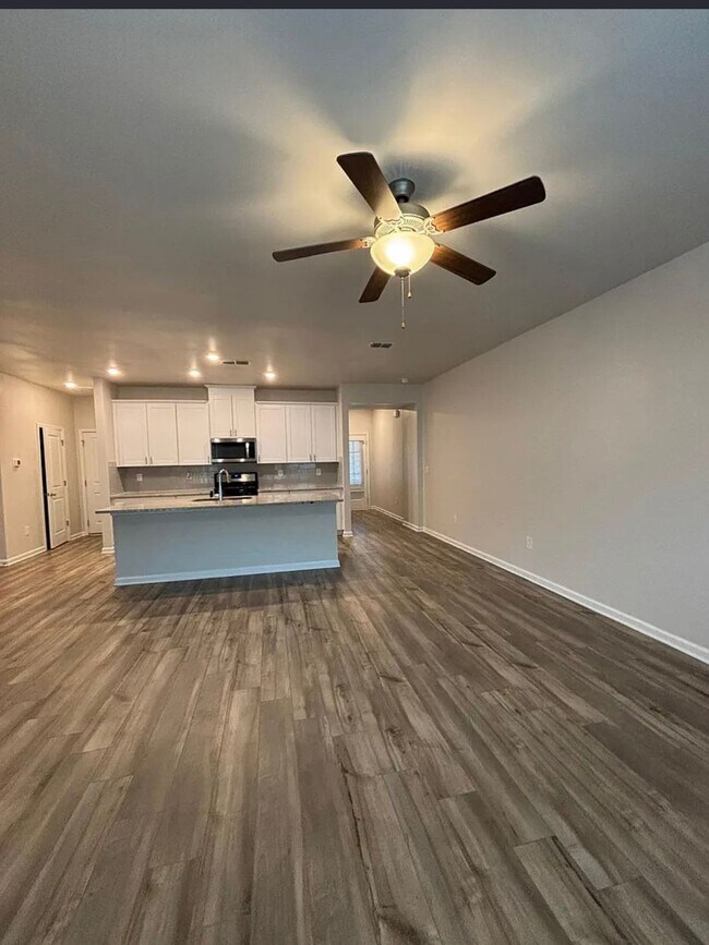 Building Photo - 1247 Sunny Lake Dr