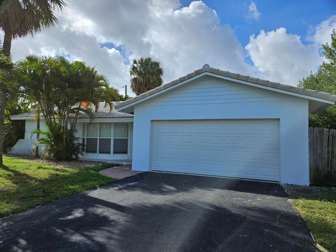 Primary Photo - 1060 NW 6th Ter